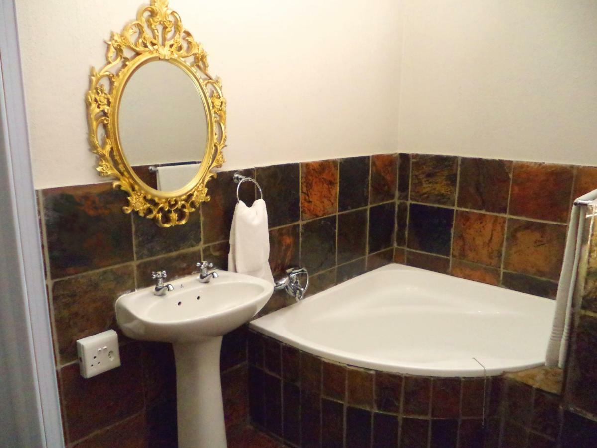 Belladona Guesthouse Mbombela ภายนอก รูปภาพ